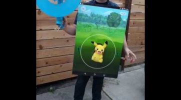 Nézd meg a srácot, aki működő Pokémon Go applikációnak öltözött Halloweenkor!